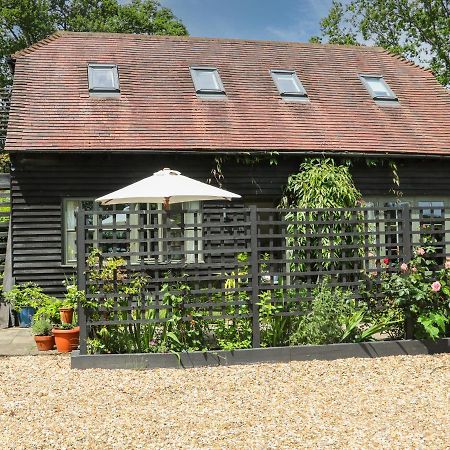 The Barn At Sandhole Cottage Тонбридж Екстериор снимка